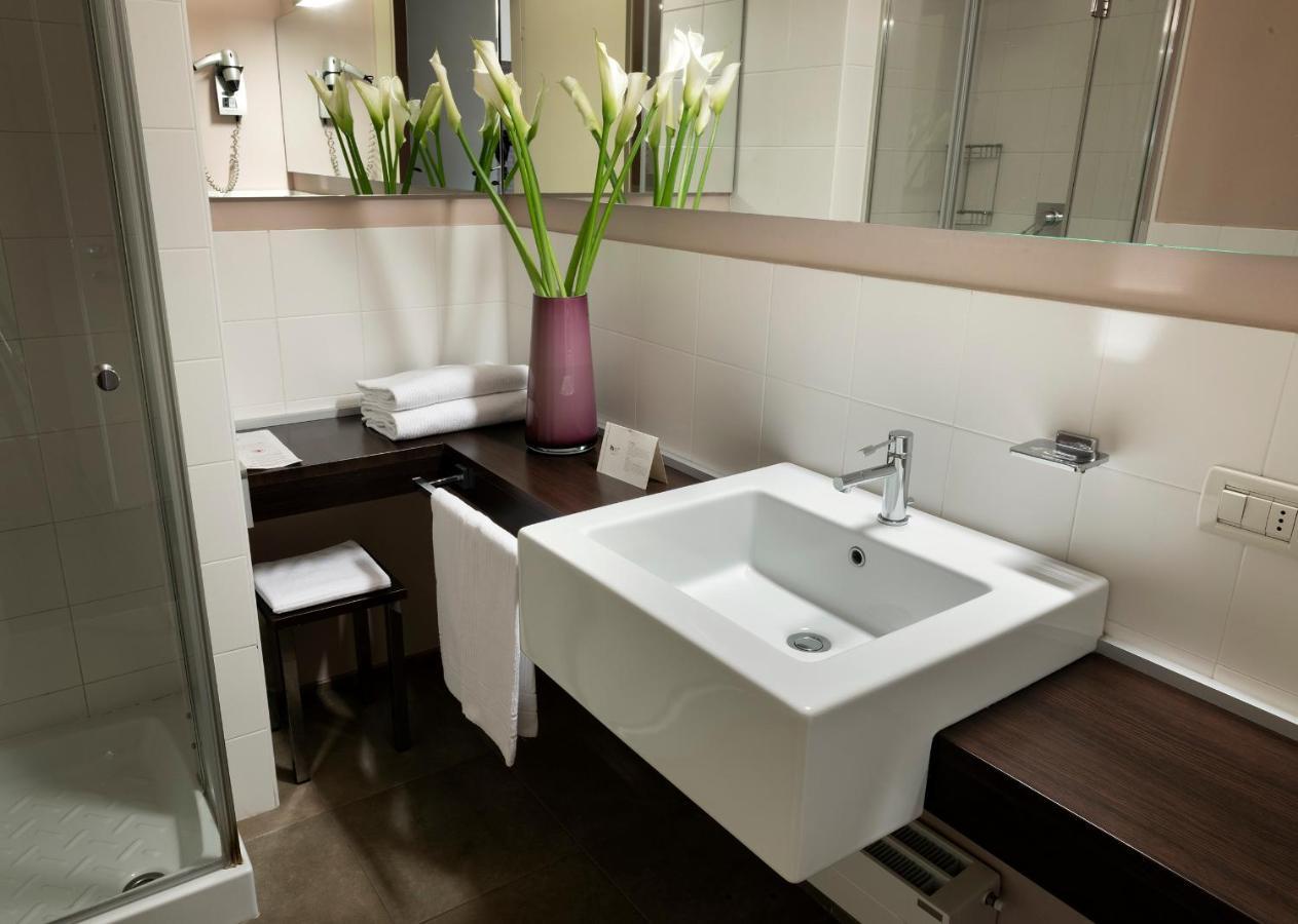 Hc3 Hotel Болоня Екстериор снимка