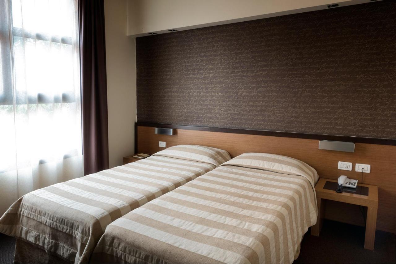 Hc3 Hotel Болоня Екстериор снимка