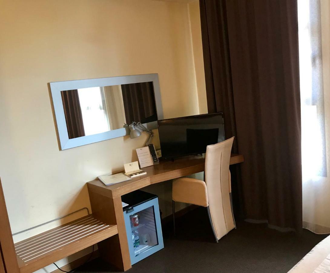Hc3 Hotel Болоня Екстериор снимка